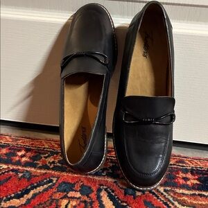 Trotters Black Leather Flats